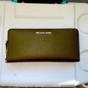 Michael Kors lg Jet Set Travel Continental Wallet
